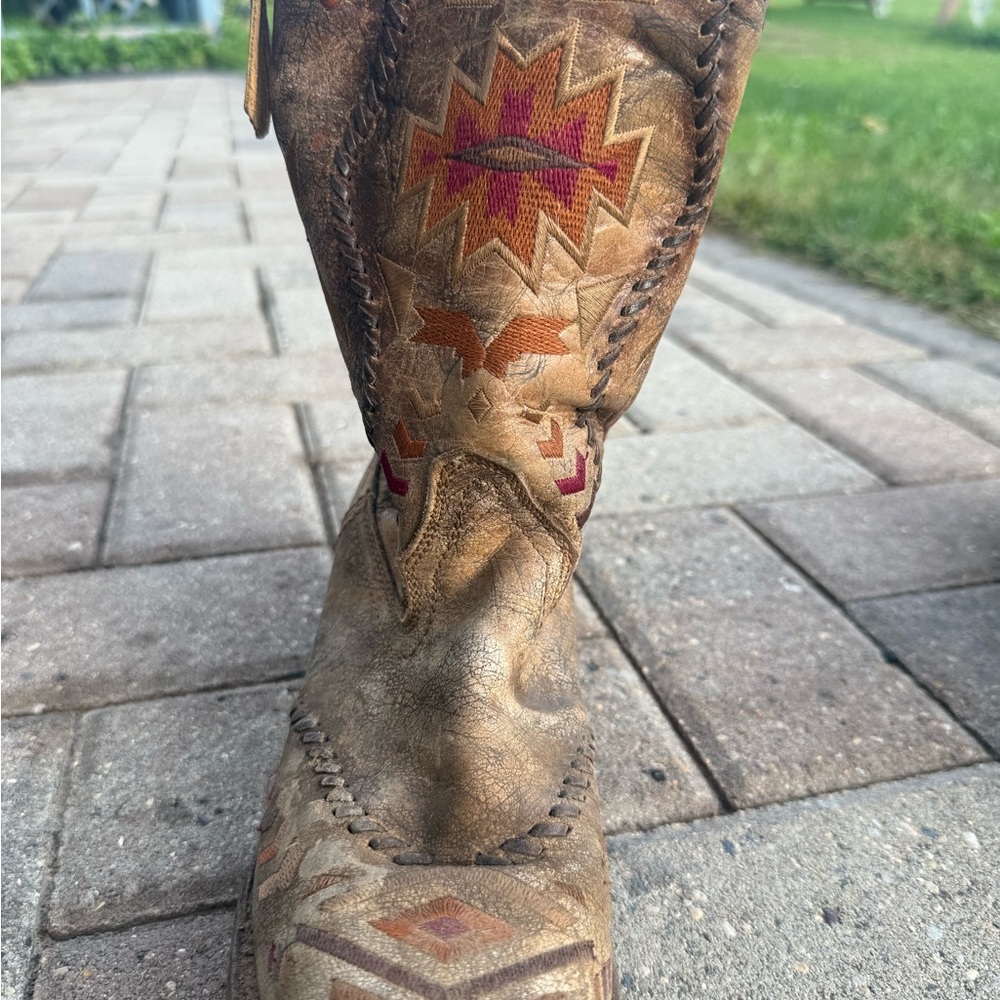 Embroidered Western Cowboy Boots corral C2915. Size 7.5 Aztec design.